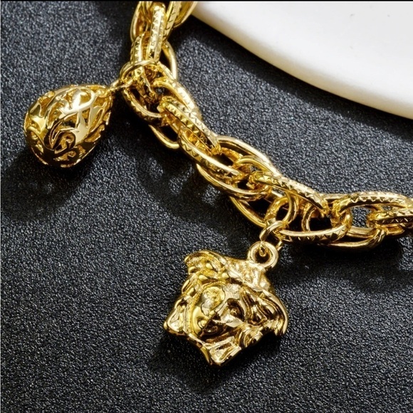 18K Gold Plated Designer Inspired Medusa Head Chunky Link Charm Bracelet - Picture 2 of 8